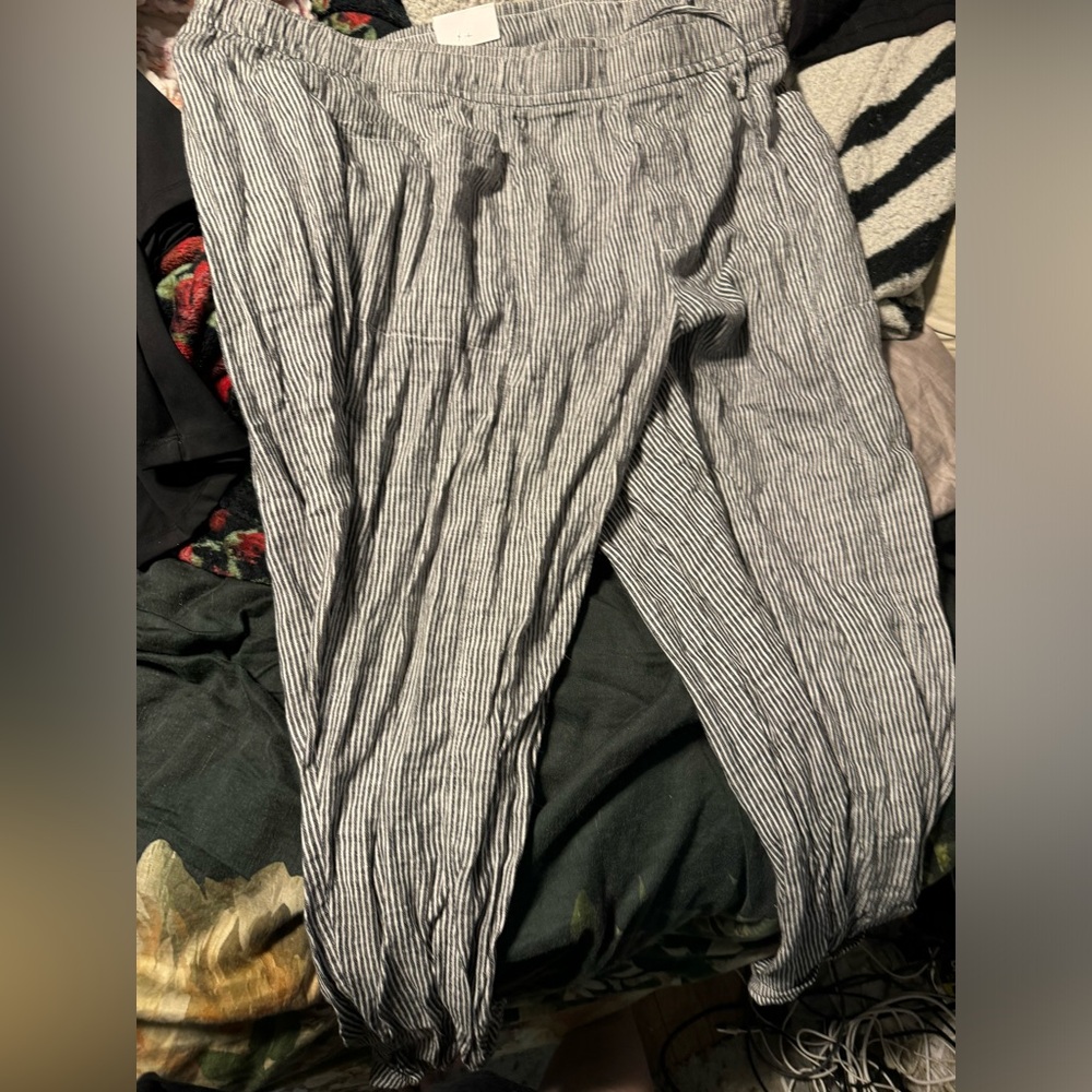 Old Navy Straight Leg NWT Taper crop